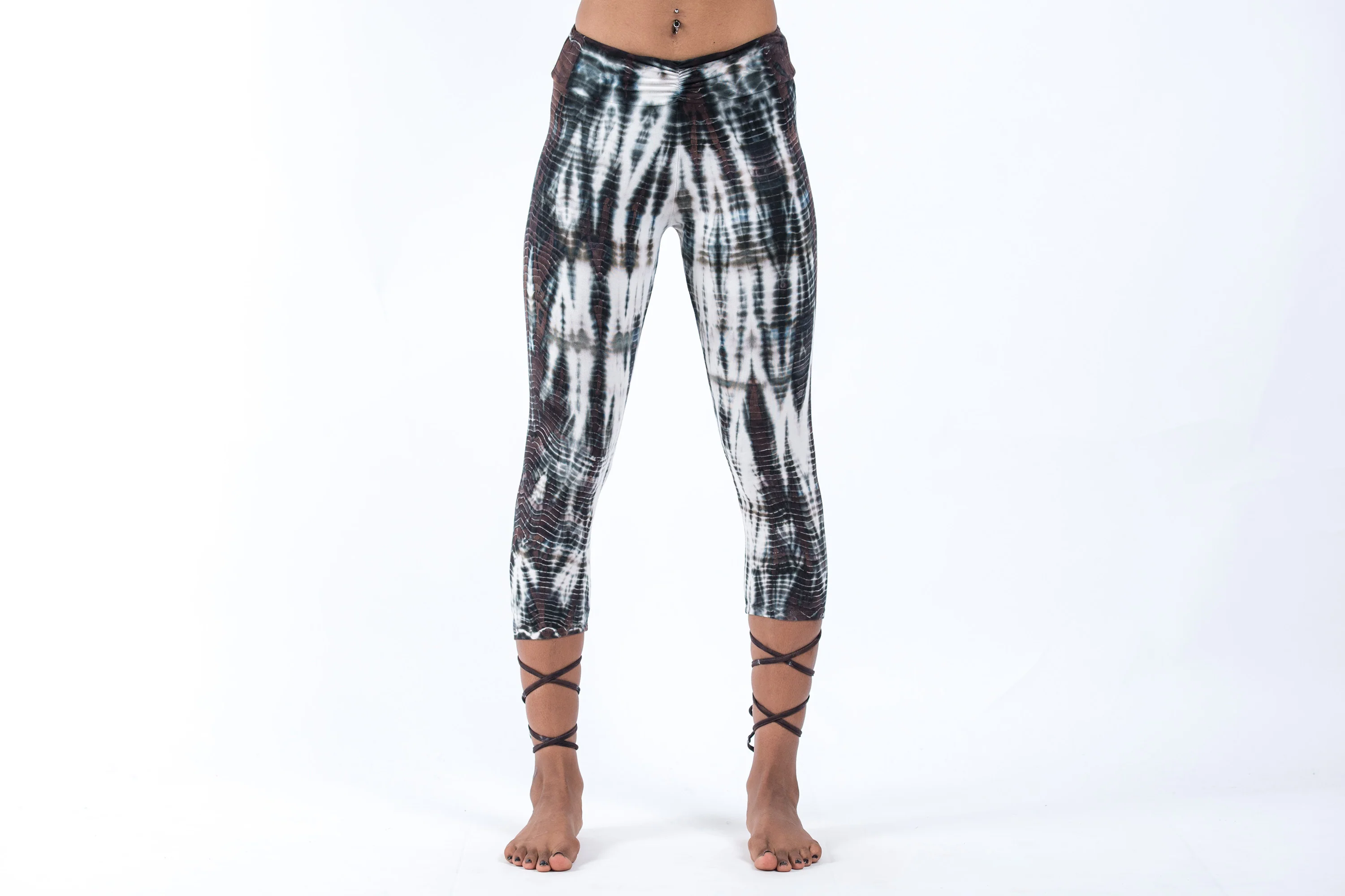 Lightning Stripes Tie Dye Cotton Capri Leggings in Black White - Image 2