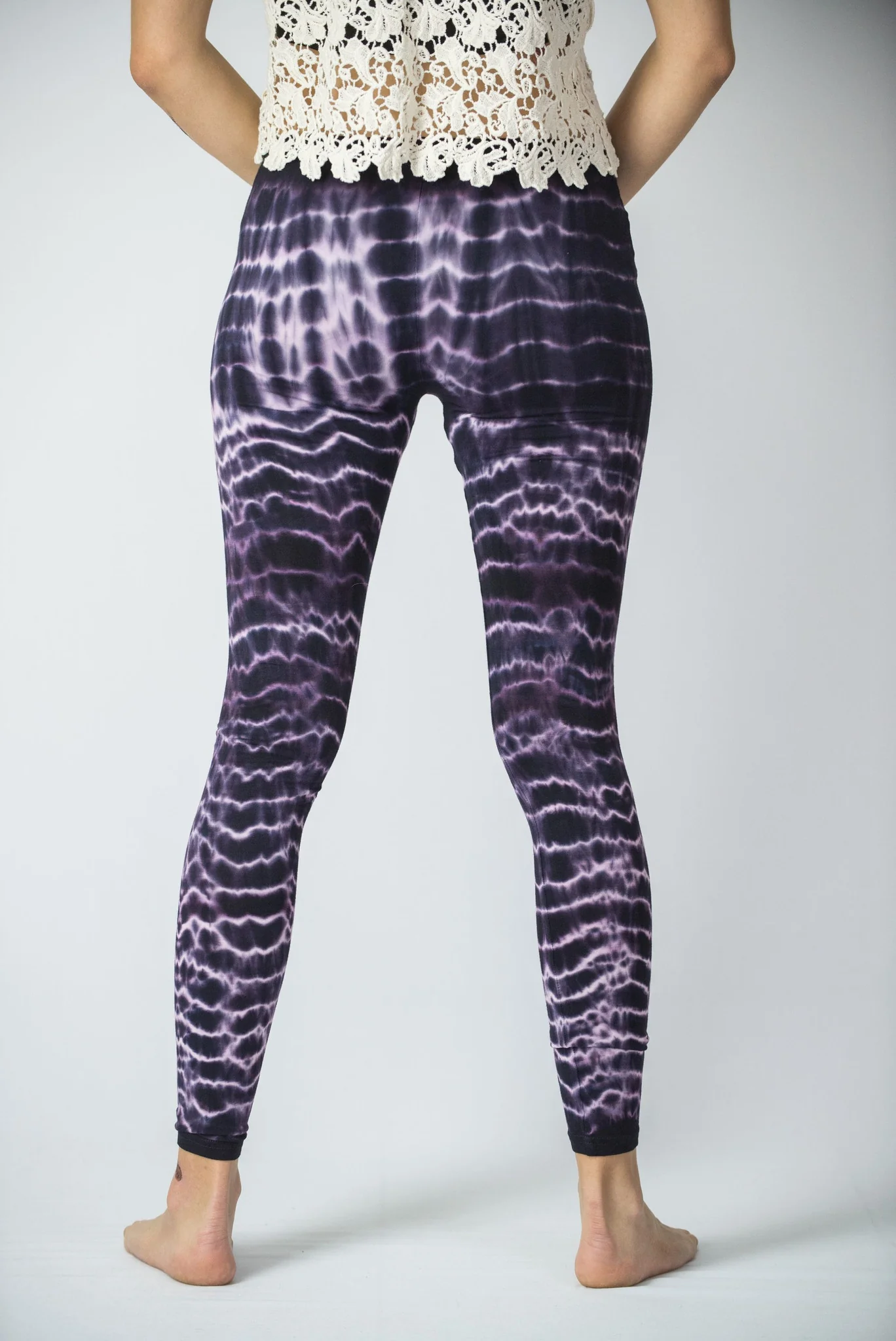 Melting Stripes Tie Dye Cotton Leggings in Dark Violet - Image 3