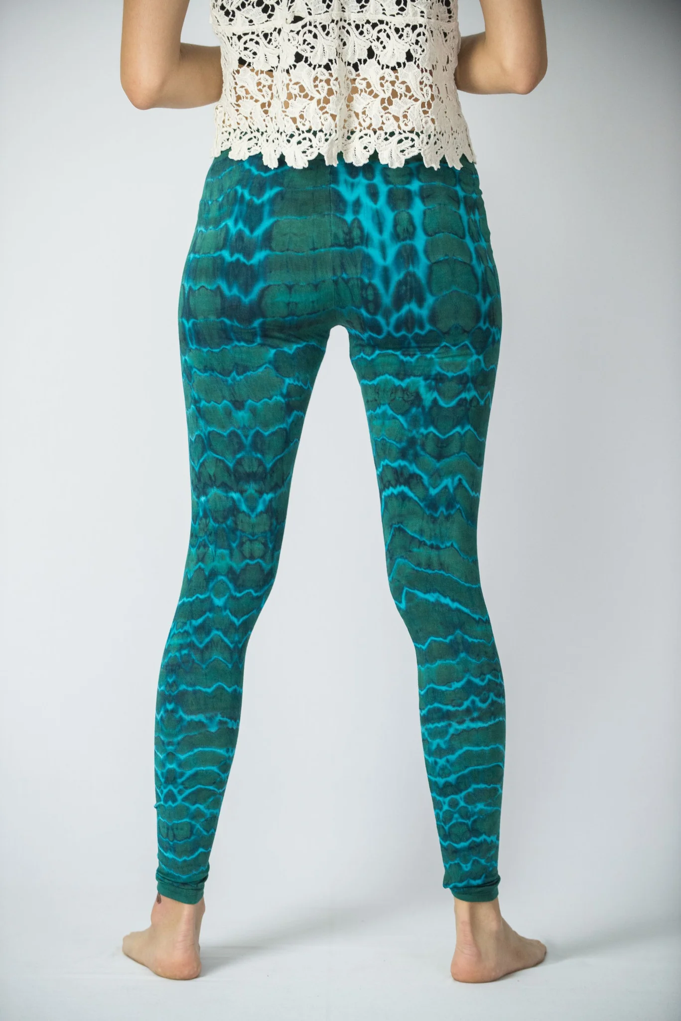Melting Stripes Tie Dye Cotton Leggings in Turquoise - Image 3