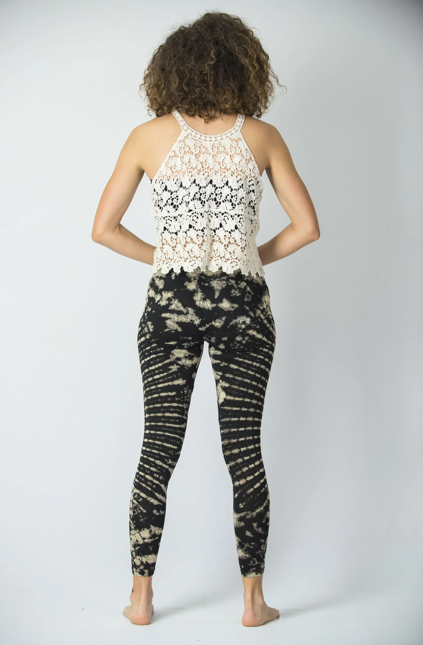 Oval Swirls Tie Dye Cotton Leggings in Black - Image 3