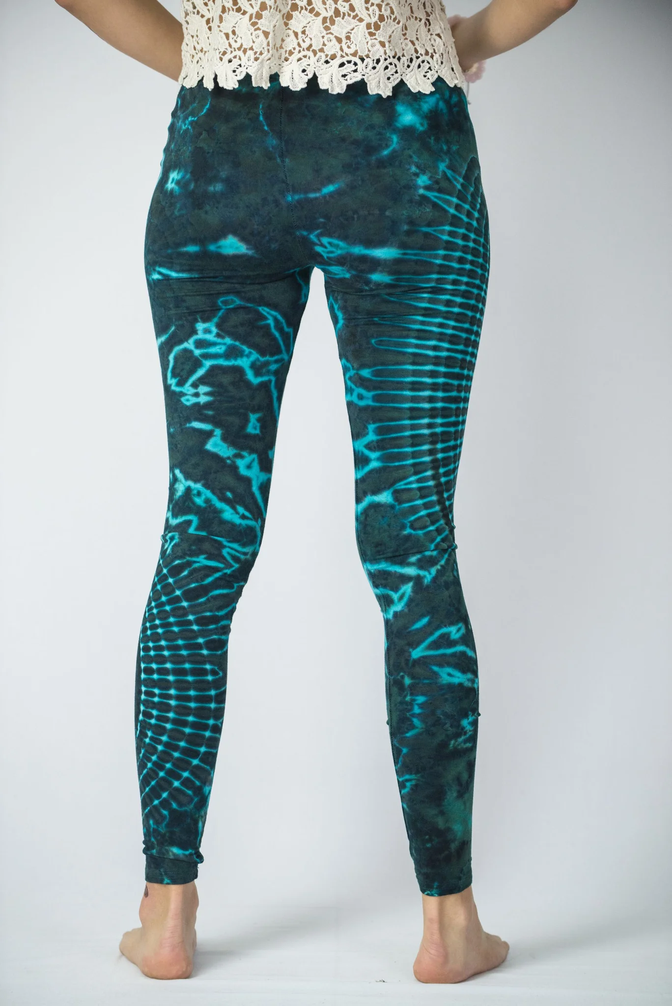 Oval Swirls Tie Dye Cotton Leggings in Blue - Image 4