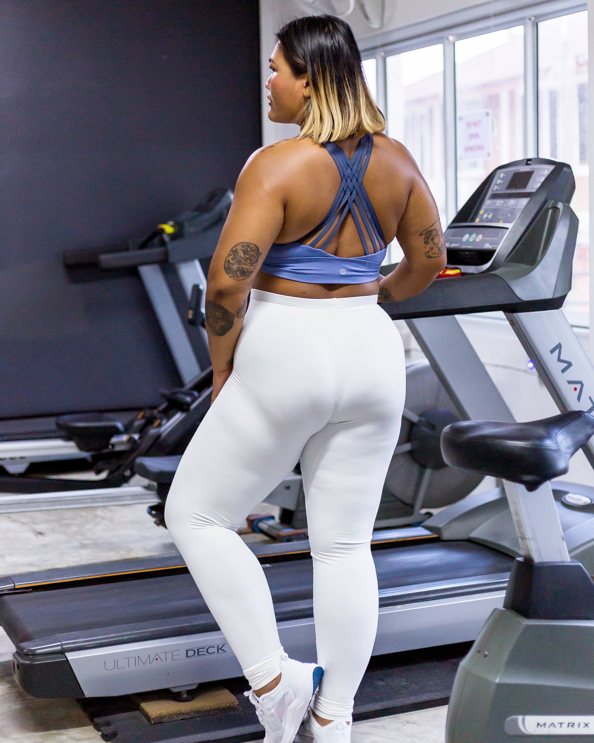 Plus Size Solid Color Cotton Leggings in White - Image 4