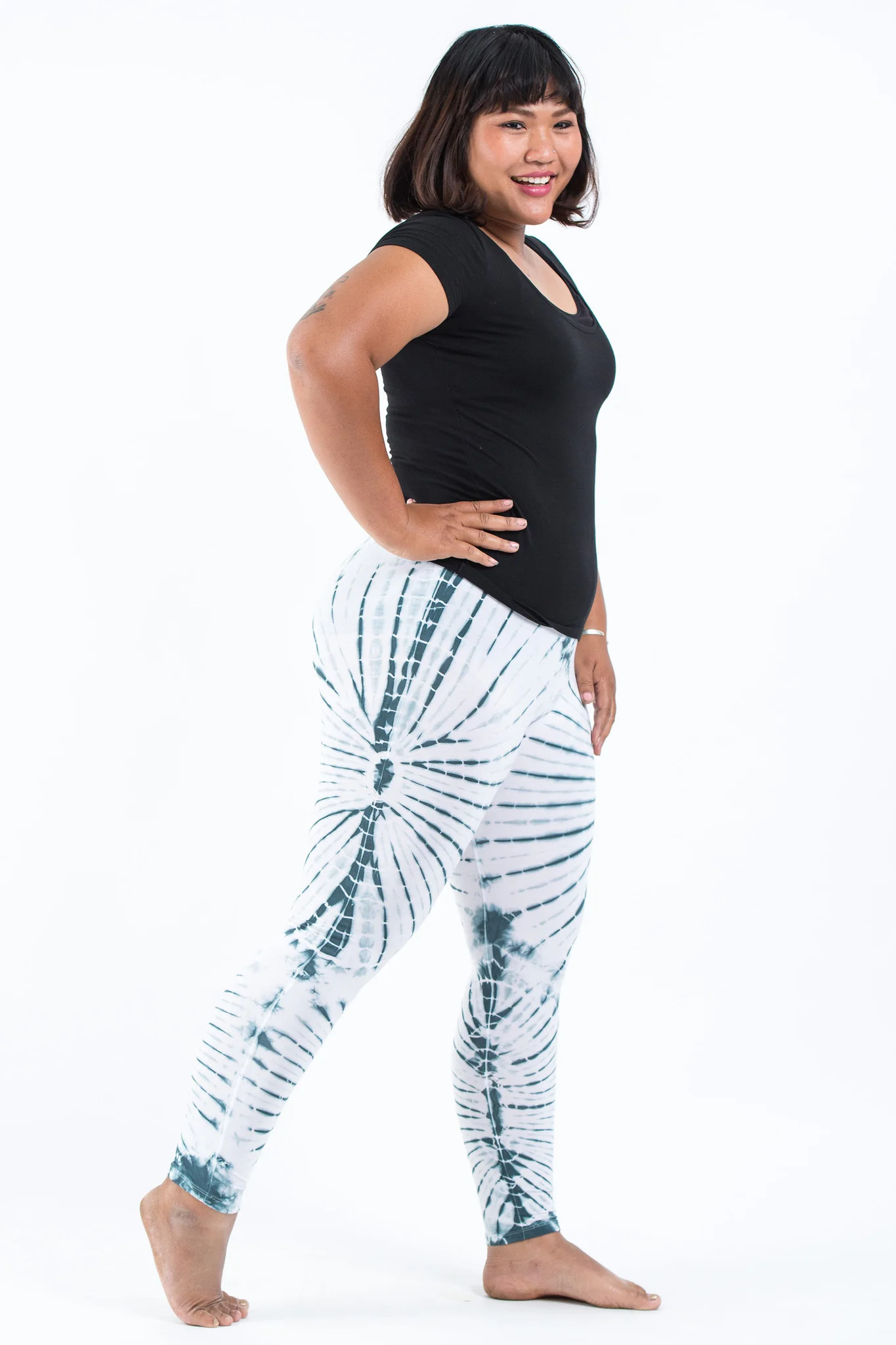 PLUS SIZE Tie Dye Leggings in White Black - Image 3