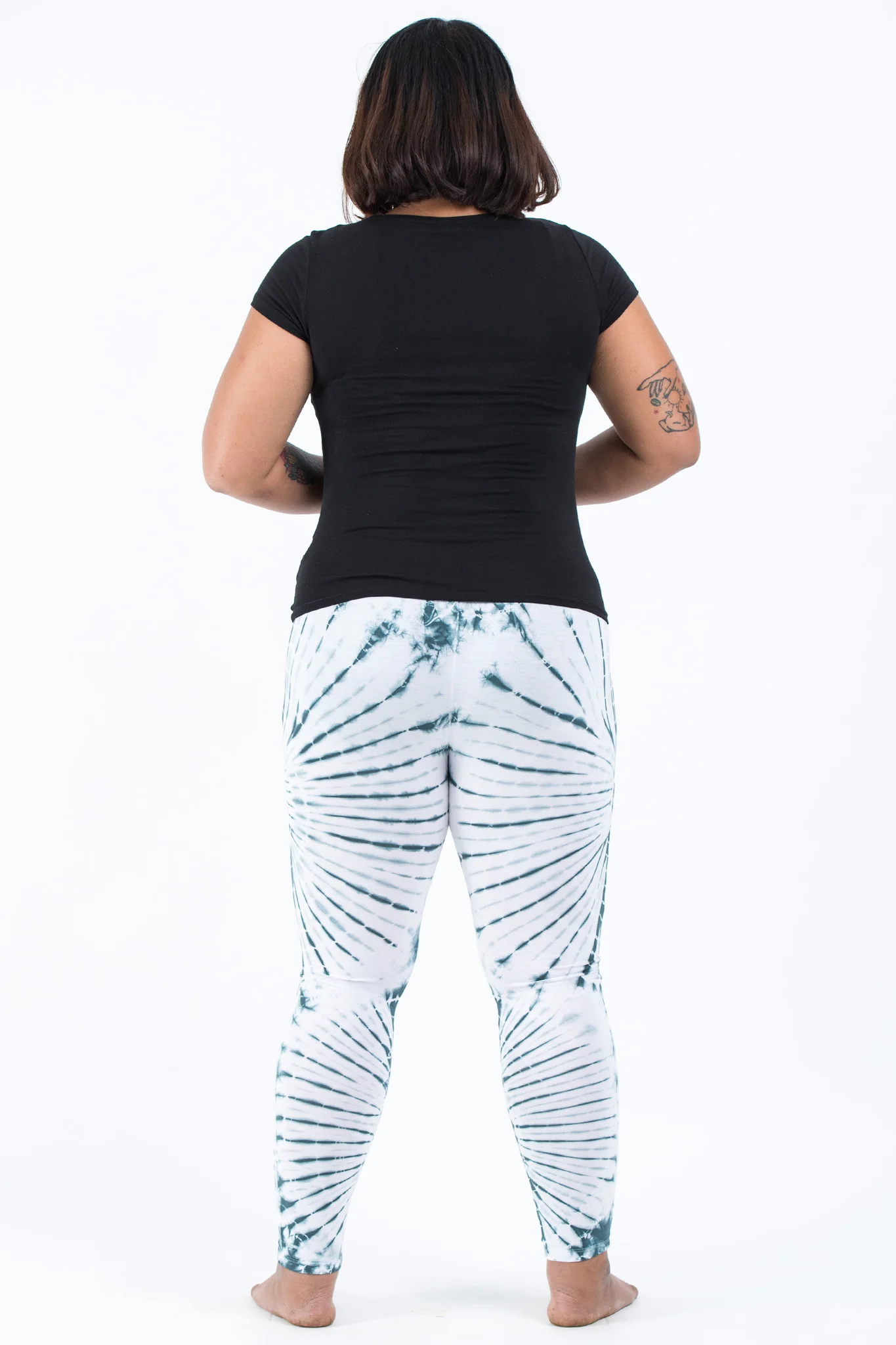 PLUS SIZE Tie Dye Leggings in White Black - Image 4