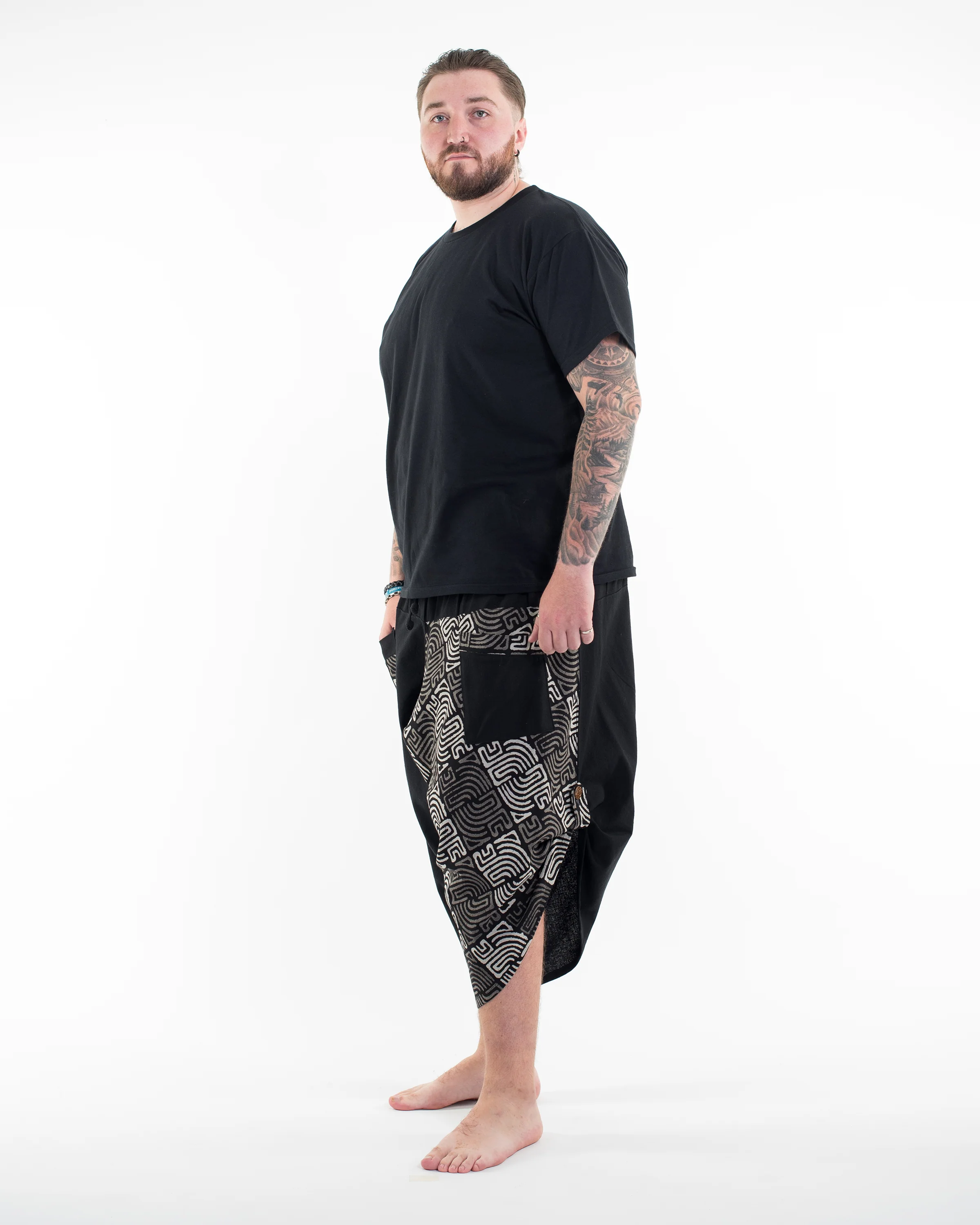 Plus Size Two Tone Maze Prints Men's Three Quarter Pants in Black - Image 3
