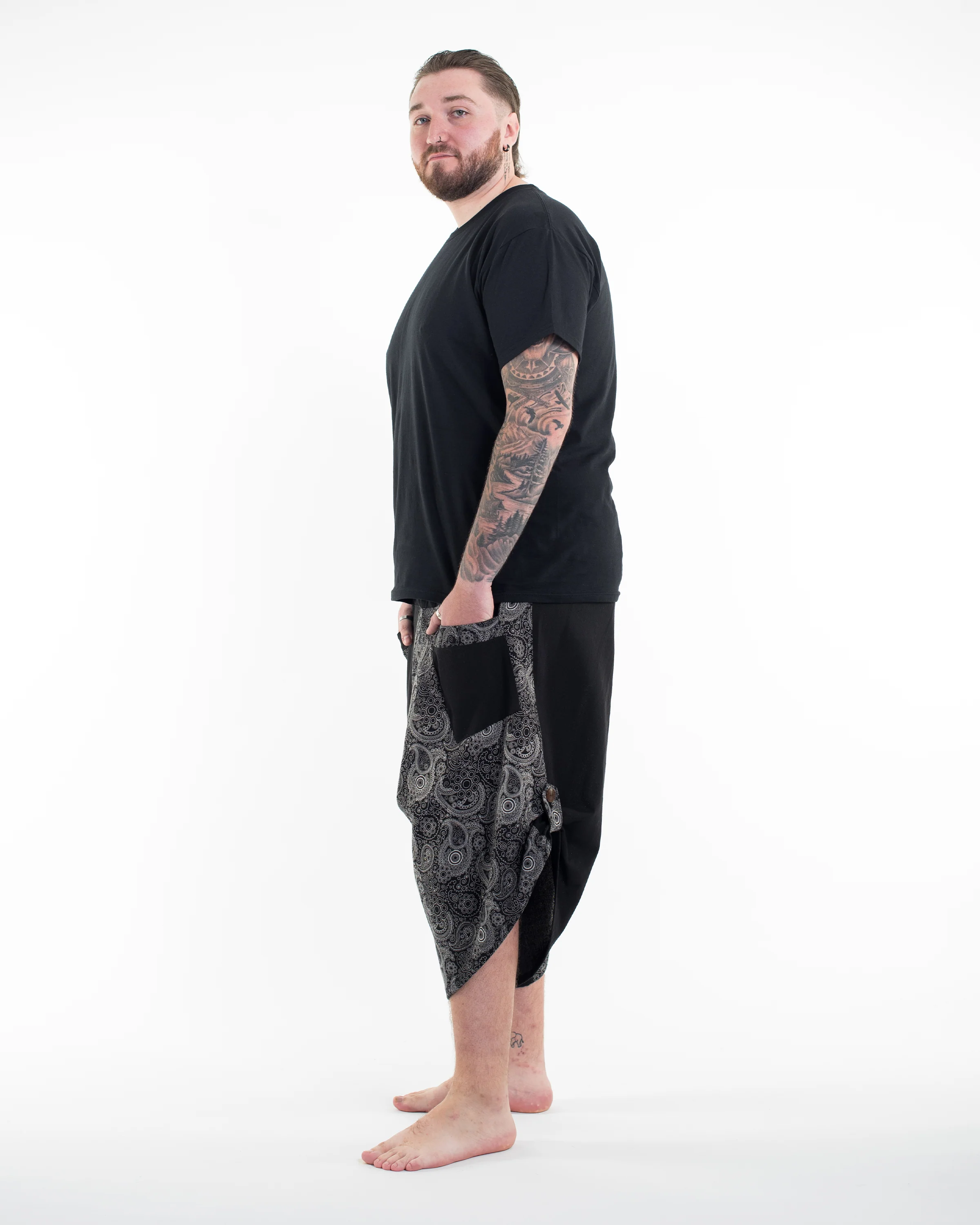 Plus Size Two Tone Paisley Prints Men's Three Quarter Pants in Black - Image 3
