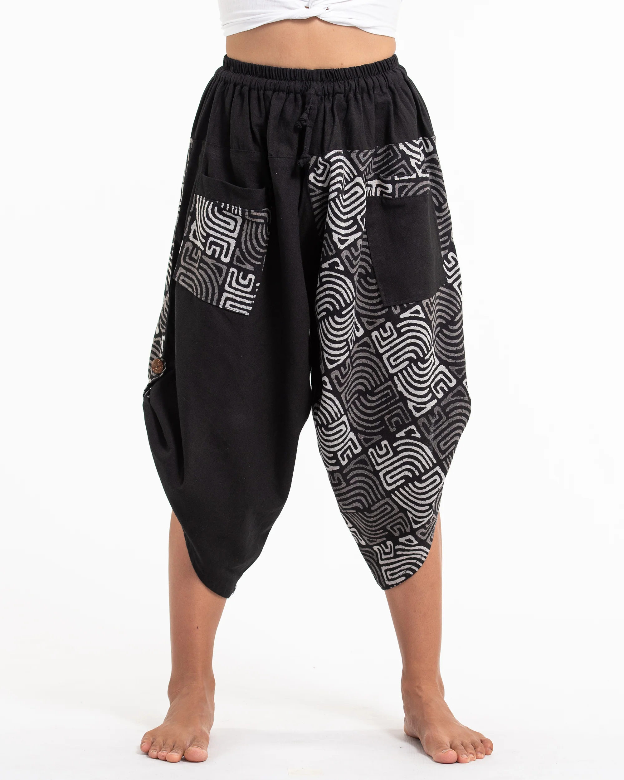 Two Tone Maze Print Women's Three Quarter Pants in Black - Image 2