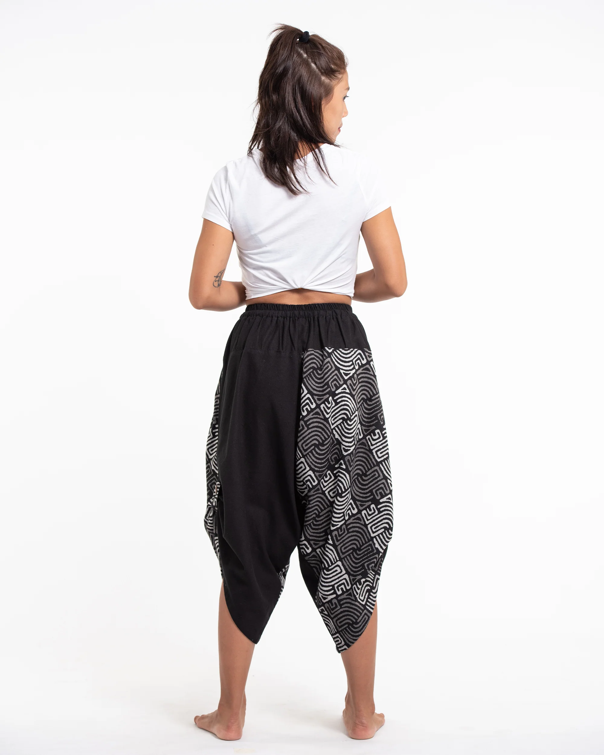 Two Tone Maze Print Women's Three Quarter Pants in Black - Image 4