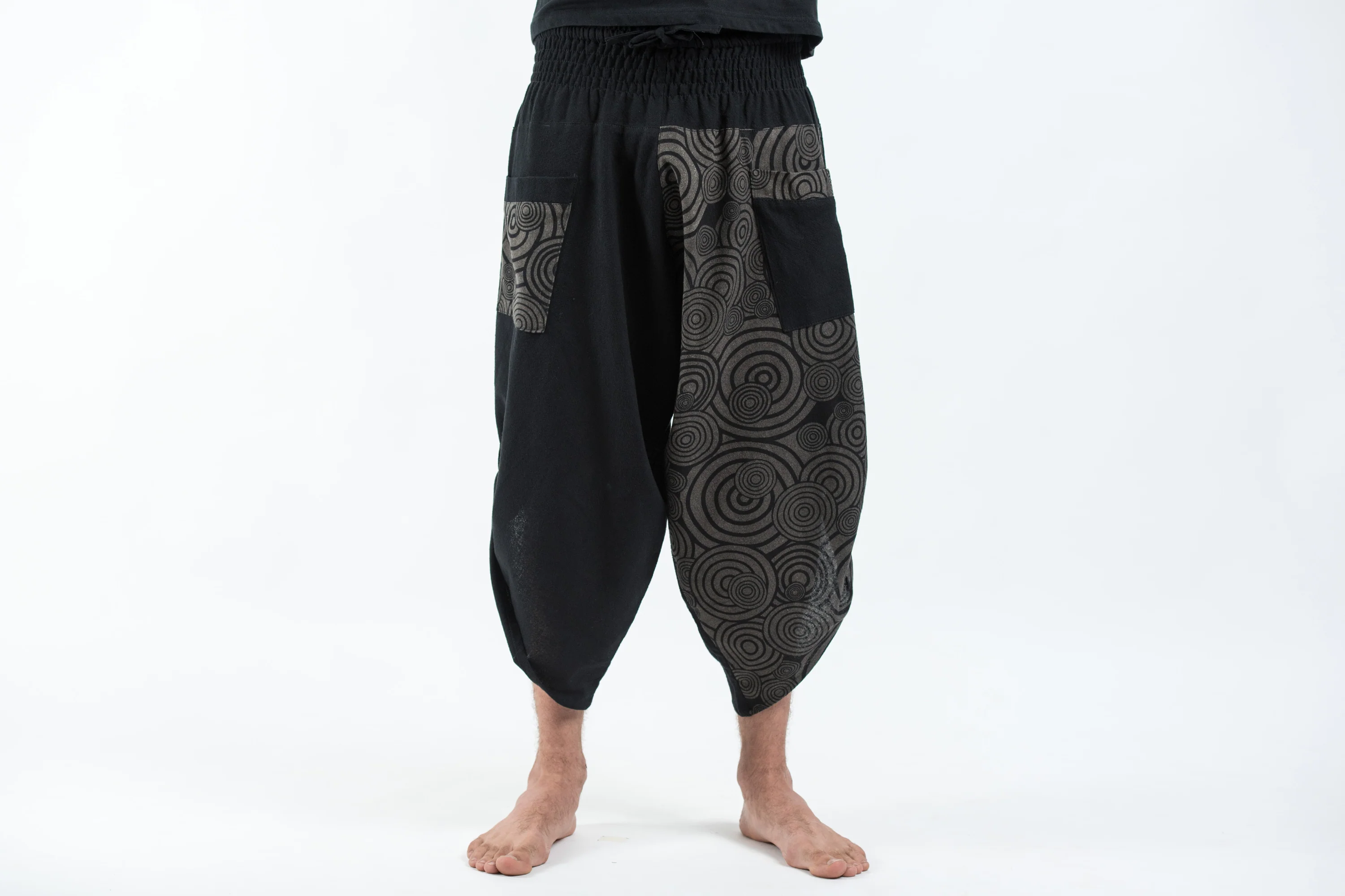 Two Tone Swirls Prints Men's Three Quarter Pants in Black Gray - Image 2
