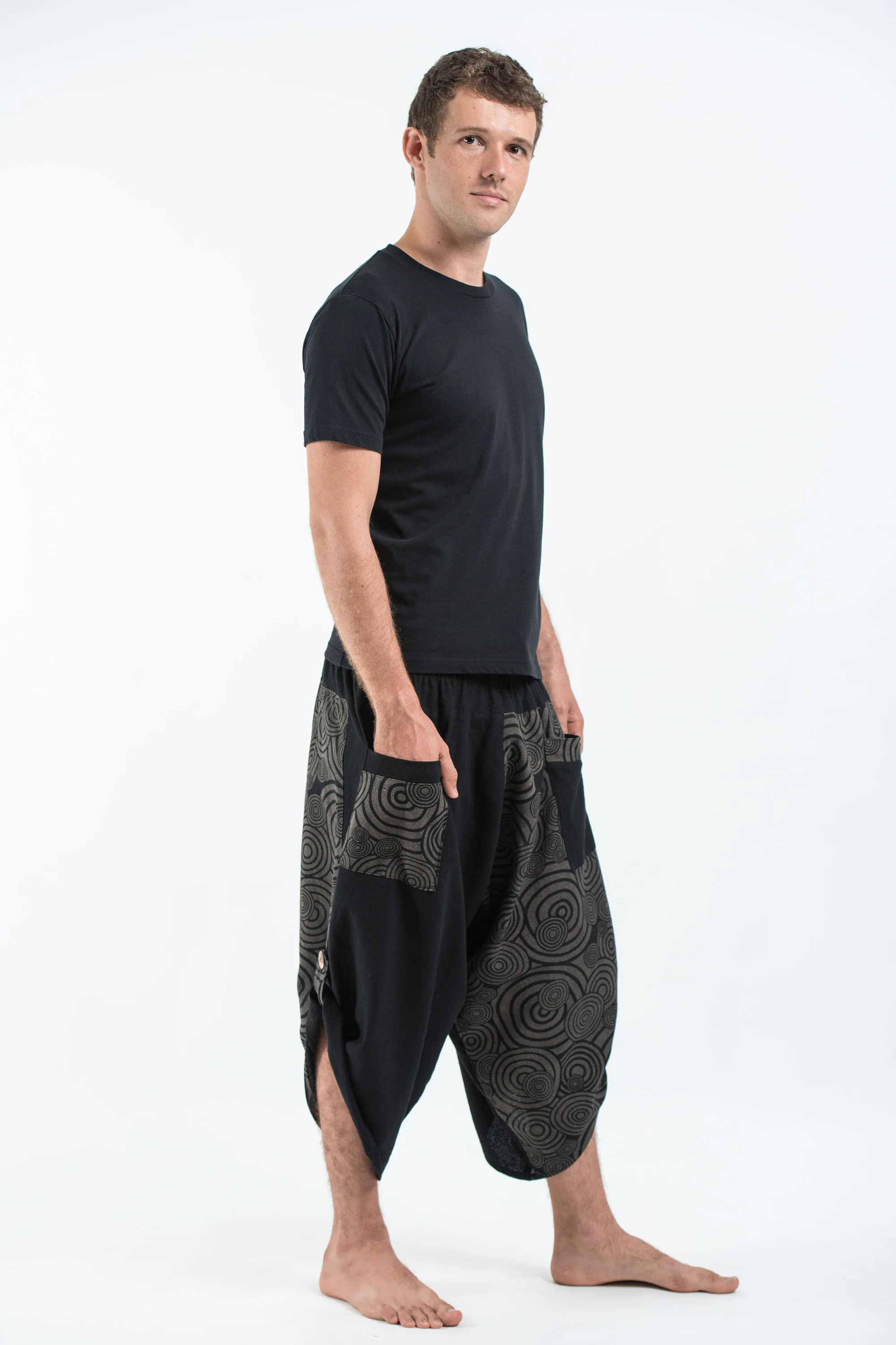 Two Tone Swirls Prints Men's Three Quarter Pants in Black Gray - Image 3