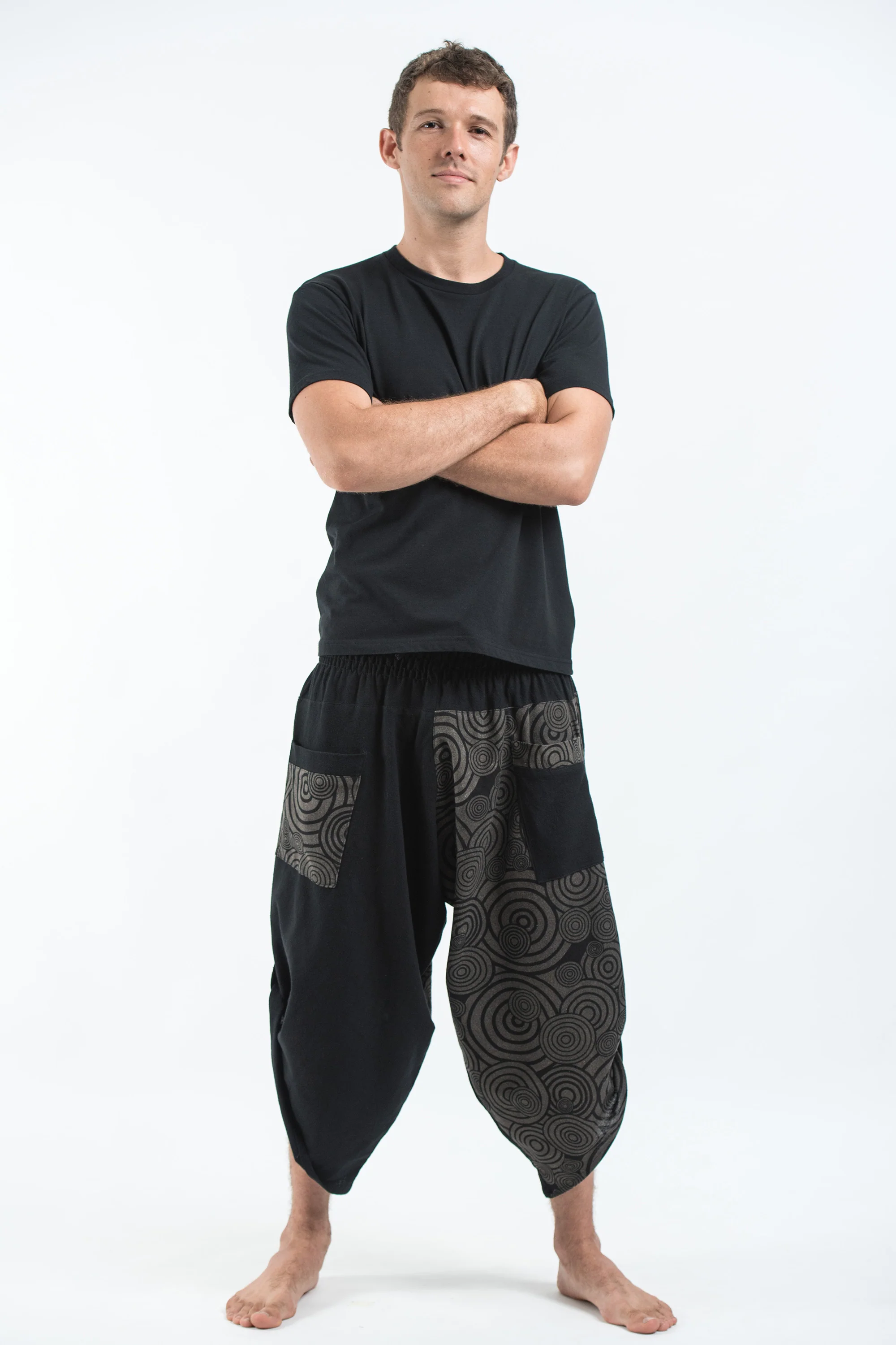 Two Tone Swirls Prints Men's Three Quarter Pants in Black Gray - Image 4
