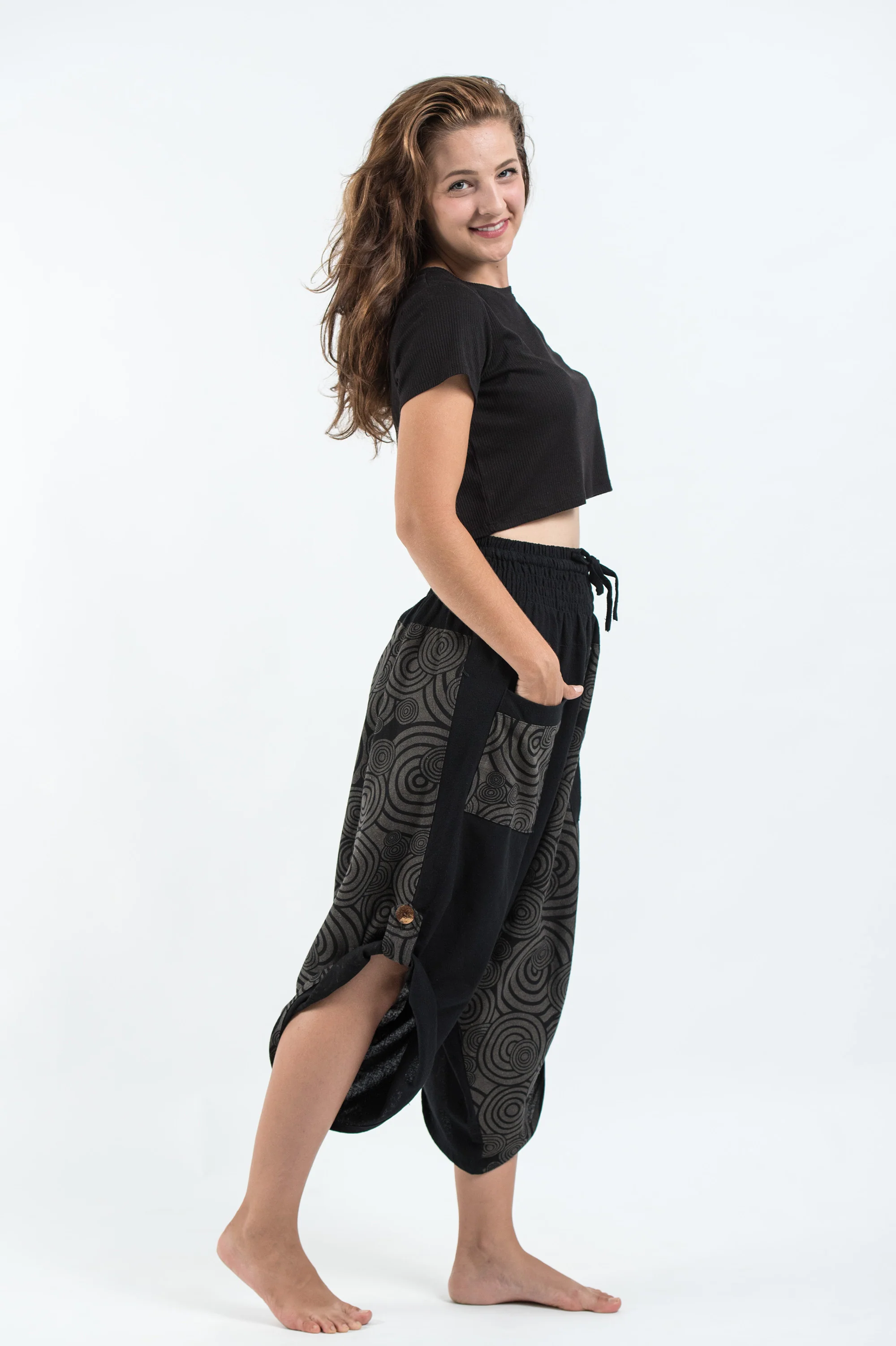 Two Tone Swirls Prints Women's Three Quarter Pants in Black Gray - Image 3