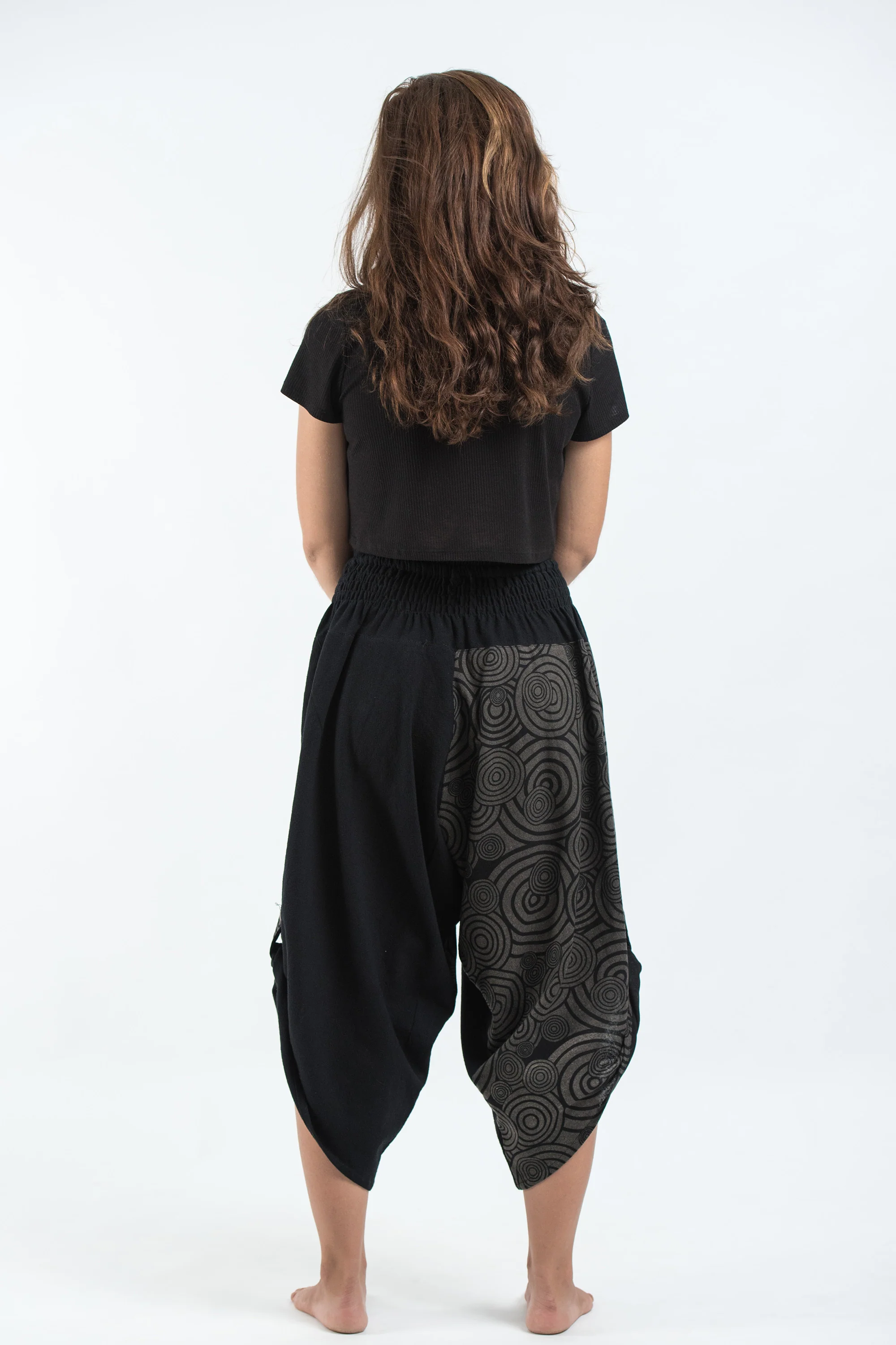 Two Tone Swirls Prints Women's Three Quarter Pants in Black Gray - Image 4