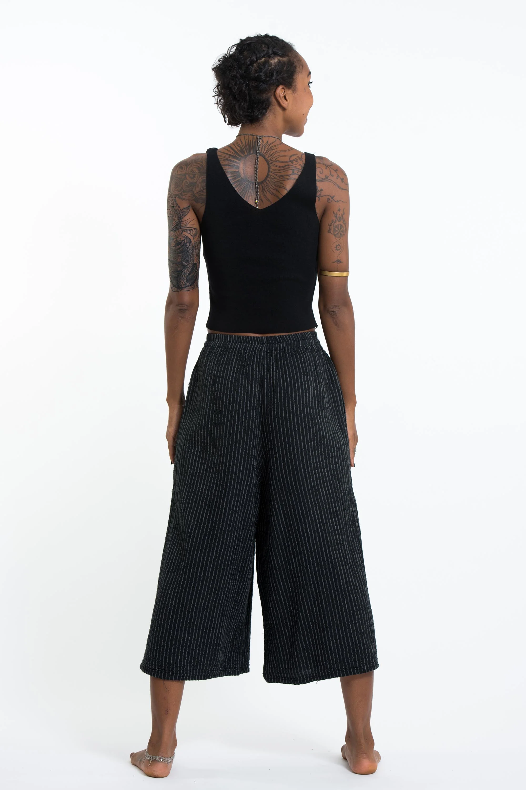 Women's Crinkled Cotton Cropped Pants in Black - Image 4